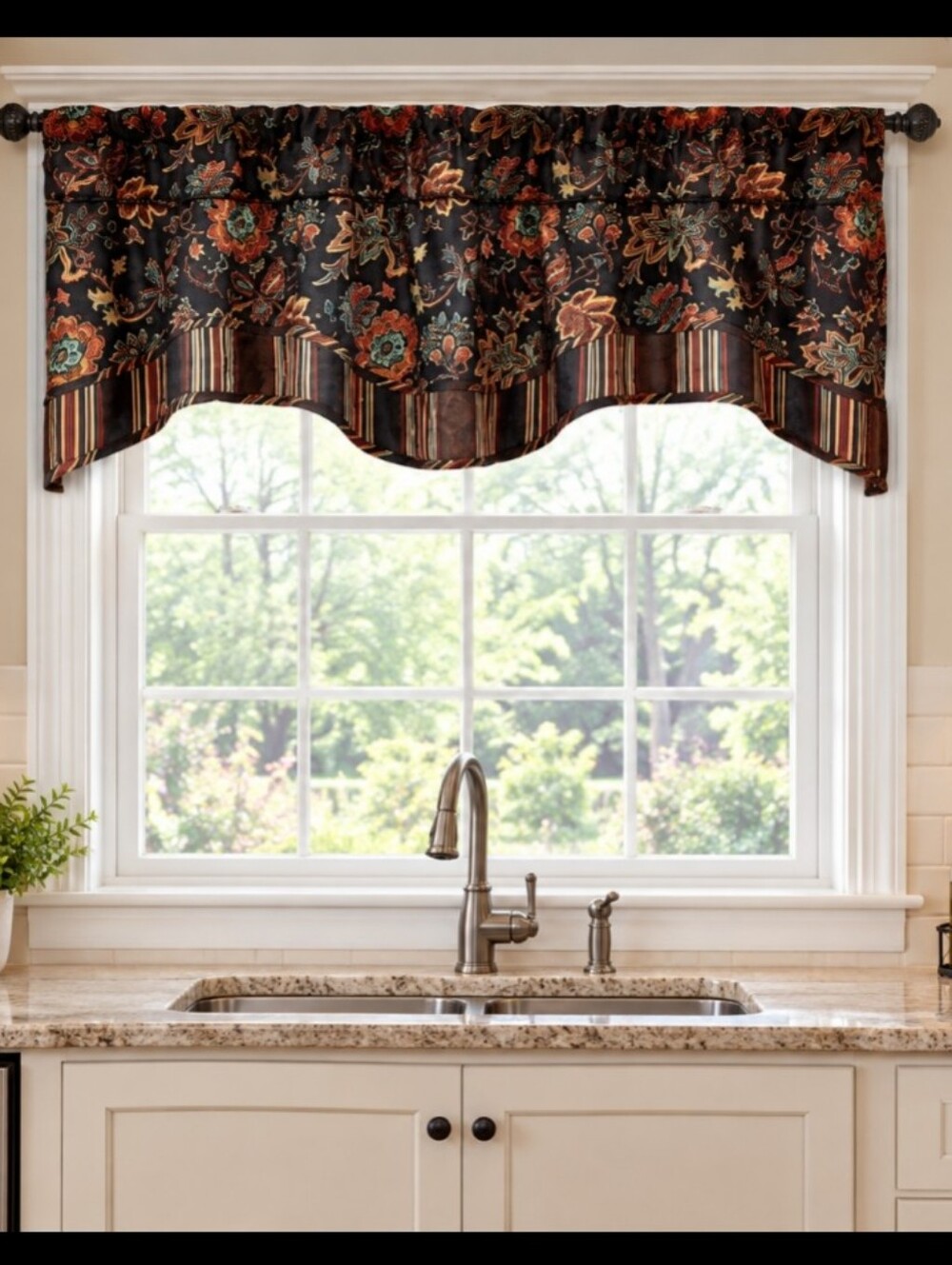 New Waverly Navarra-Onyx Floral Scalloped Valance in Black and Rust. 52"x16"